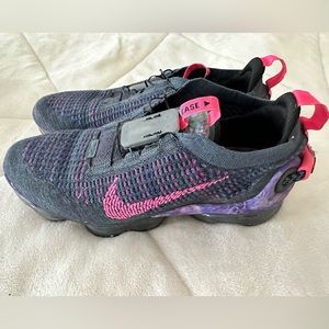Woman’s Nike Airmax size 8